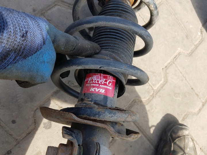 фото №6, Vw eos 06-10r 2.0 tfsi амортизатор поворотный кулак левая