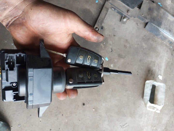 фото №3, Замок запалювання audi a6 c6 4f0909132g