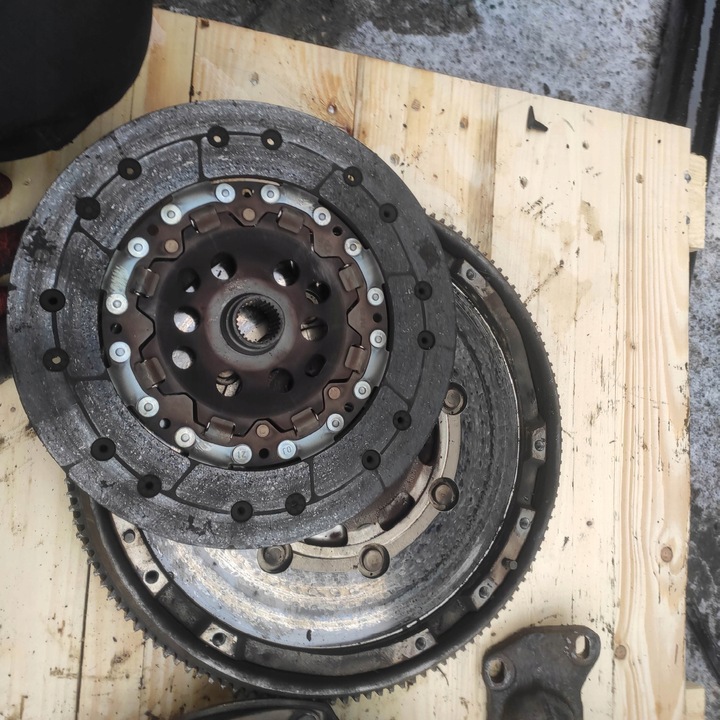 фото №8, Сцепление колесо прижим 1.8t golf iv bora octavia i leon i a3 8l 038141025p