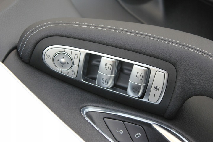 фото №7, Обшивки двері mercedes c-klasa 205 glc 253