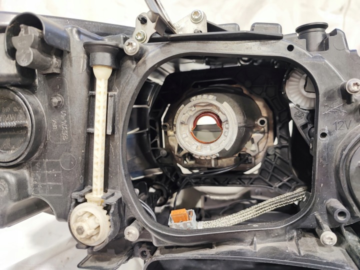 фото №9, Bmw 5 f10 f11 рестайлинг 13- lci bi ксенон 7317131 некорректируемая 7317131-05 евро оригинал