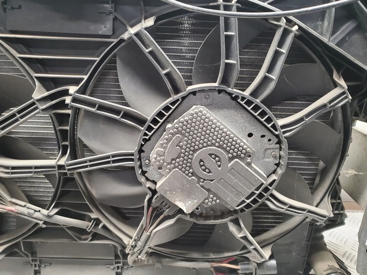 фото №16, Audi a6 s6 c7 4g 4g0807113a з спереду радіатор води