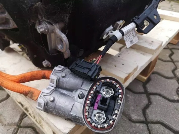 фото №8, 2021 bmw ix3 g08e электрический двигатель drive unit 12335a3ead0 set rwd 210kw