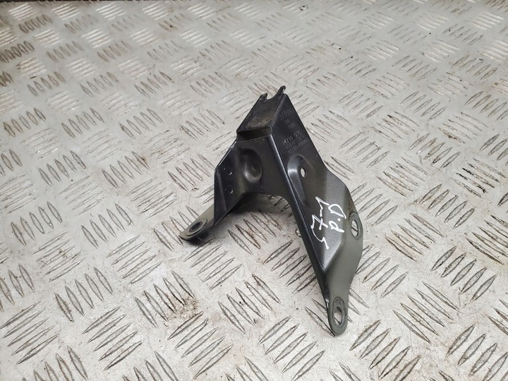 фото №1, Audi a7 s7 4g 2014 правая сторона держатель / крепление крыльев передней