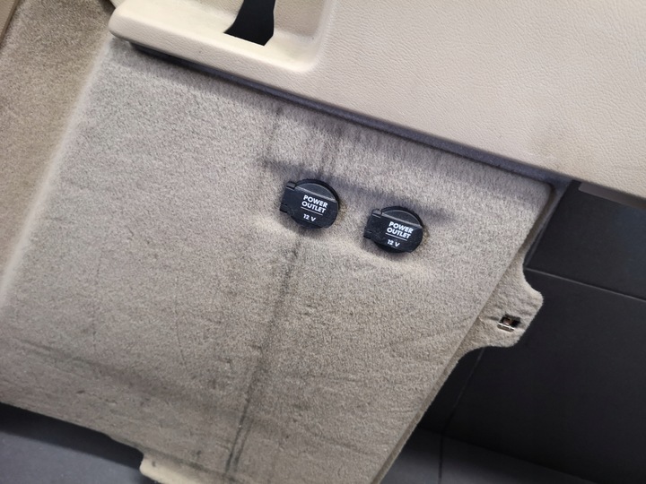 фото №6, Оббивка багажника права vw touareg 7l6863820a