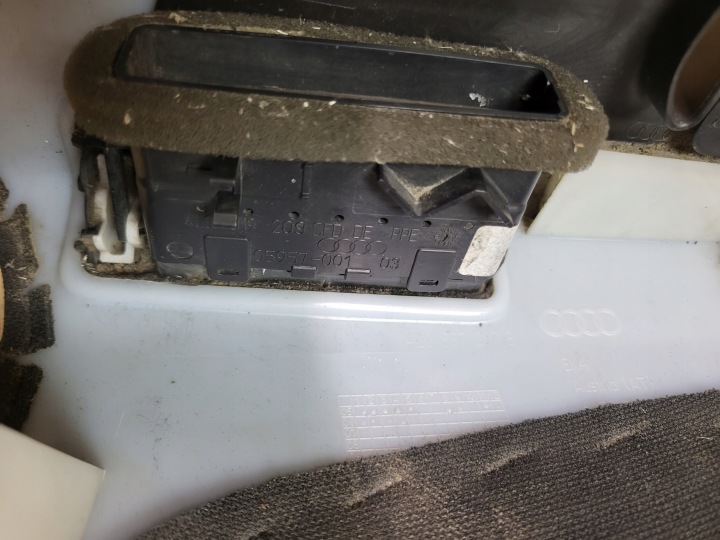 фото №10, Захист обшивка стійка c ліва решітка audi q7 4l sline чорна 4l0819209 oem номер