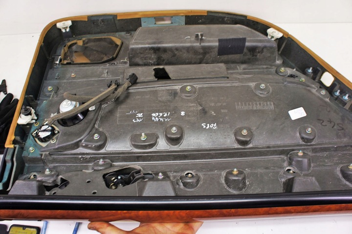 фото №7, Ir018 bentley flying spur i боковина двері правий зад