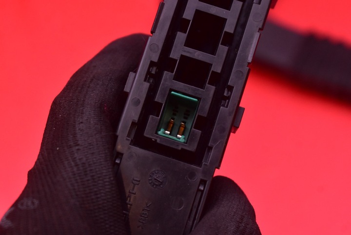 фото №6, Натягувач застібка ременя праві перед 13130378 opel meriva a 02-06