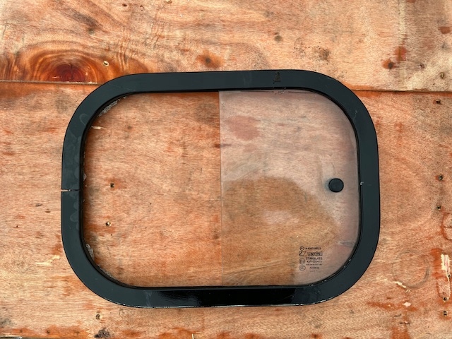 фото №1, Скло rozsuwana зад mercedes a6387100222 | 6387100222