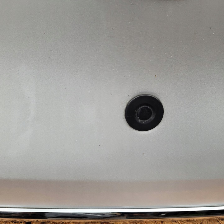 фото №10, Крышка багажника задняя зад dacia spring хром камера