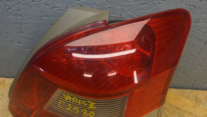 фото №7, Toyota yaris ii фара праве зад uk c2530