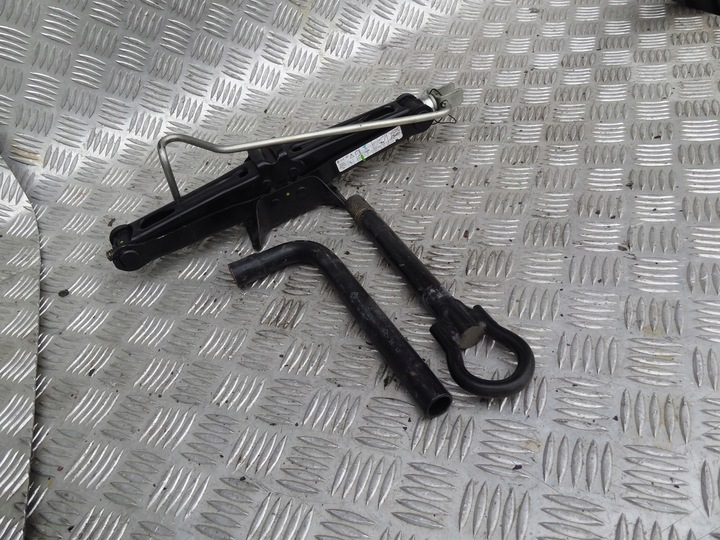 фото №1, Dacia lodgy 2013 домкрат ключ подъемник hak набор ремонтный оригинал