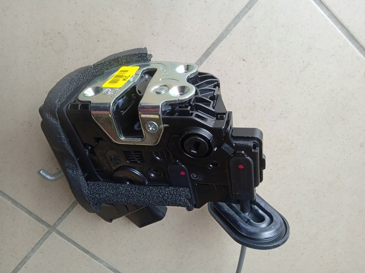 фото №1, Kia оригинальный номер замок дверь правые зад 81420d4020 optima /jf/