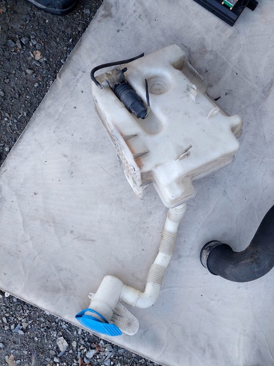 фото №12, Бак омывателя vw golf v 1k0955453q