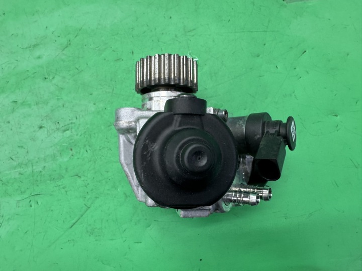 фото №12, Насос паливна рейка  cr тиску 057130755s audi a8 d4 4.2 v8 tdi 09- cds