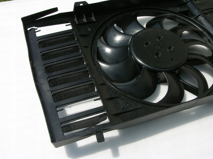фото №15, Opel e-corsa e-mokka peugeot e-208 вентилятор радіатор корпус 9826929880