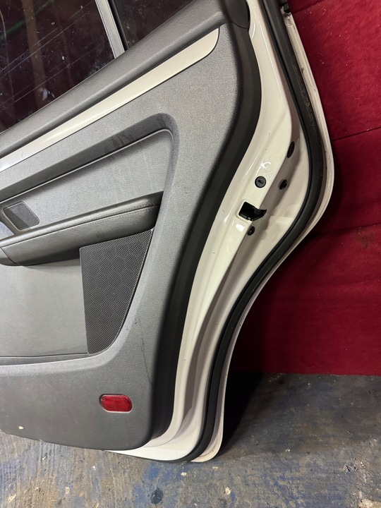 фото №7, Двері зад задні праві комплектні гарний do встановлення vw touran 1t0 03-15 lb9a