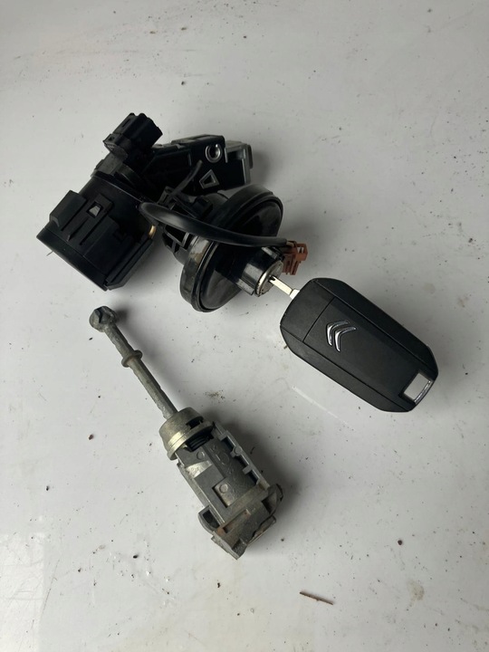 фото №1, Замок запалювання вставка заливна горловина ключ citroen c3 iii