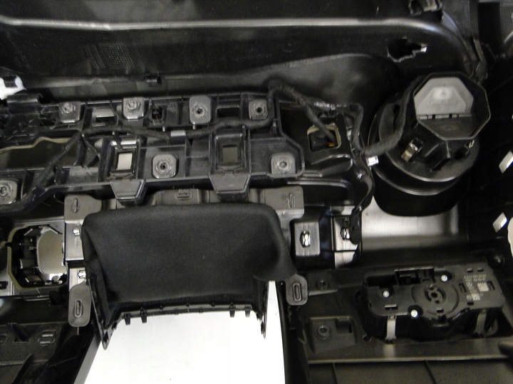 фото №12, Mercedes консоль панель роздавальна капот glb x247 247 eqb x243 243