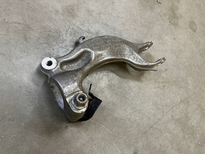 фото №1, Крепление держатель амортизатора перед левый audi sq7 q7 4m0