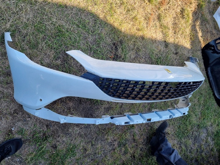 фото №1, Ferrari roma f169 бампер оригінал переднє перед білий pdc знак емблема