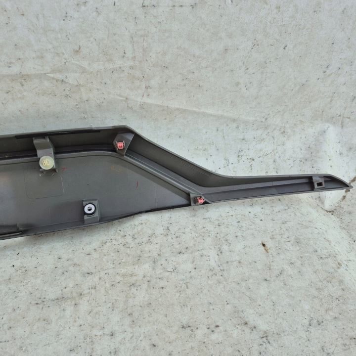 фото №10, Toyota rav4 v накладка кришки багажника зад 76801-42240