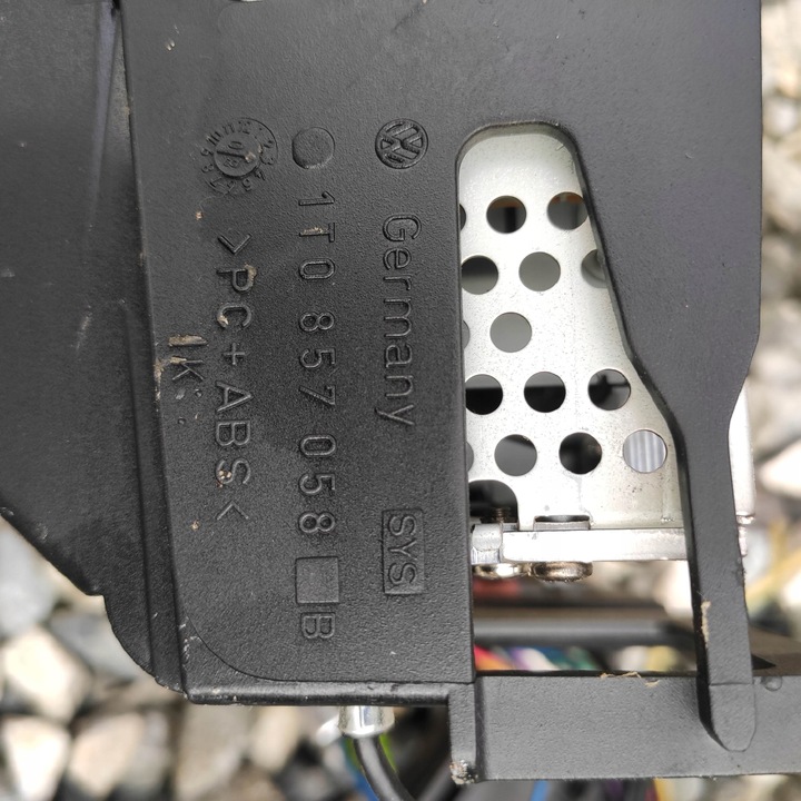 фото №11, Полка средняя карман радио vw caddy 1t0857058b