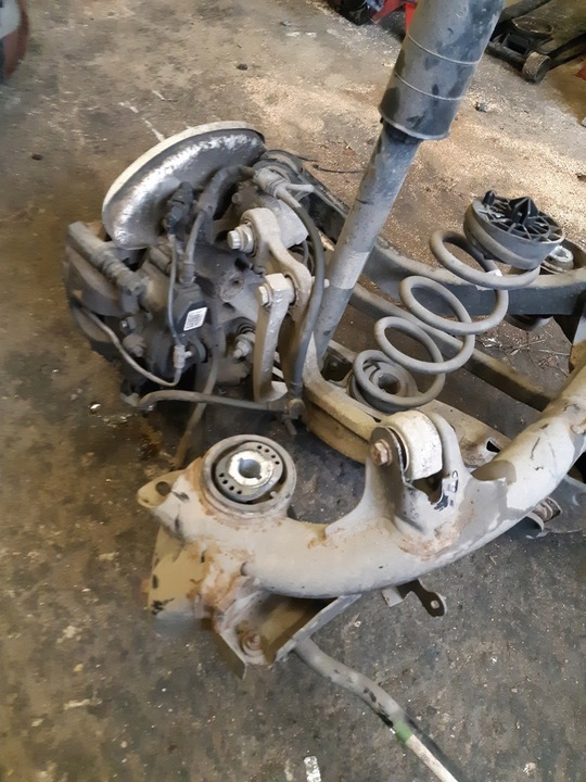 фото №8, Audi a4 b9 подвешивание зад задние подрамник балка поворотный кулак рычаги комплект