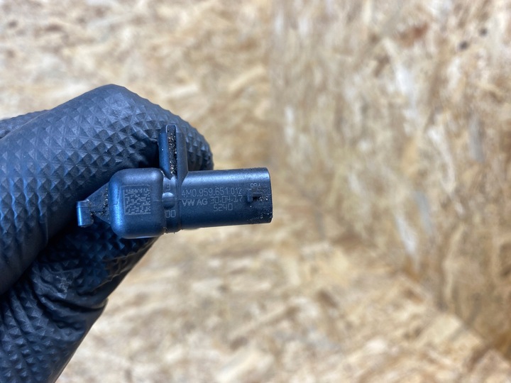 фото №9, Датчик удара штекер audi a4 b9 a6 c8 q7 4m 4m0959651