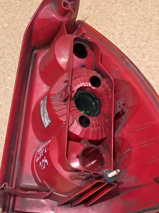 фото №7, Peugeot 307 sw рестайлинг лампа левая задняя x104