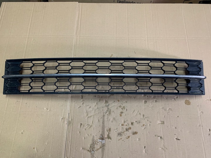 фото №1, Решётка решётка бампера octavia iii 3 5e0853677k