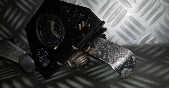 фото №6, Bmw 5 e60 e61 e63 e64 e83 зачіп кришки двигуна засув замок капота 7034256