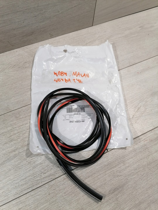 фото №1, Macan уплотнитель стекло зад 95b845571