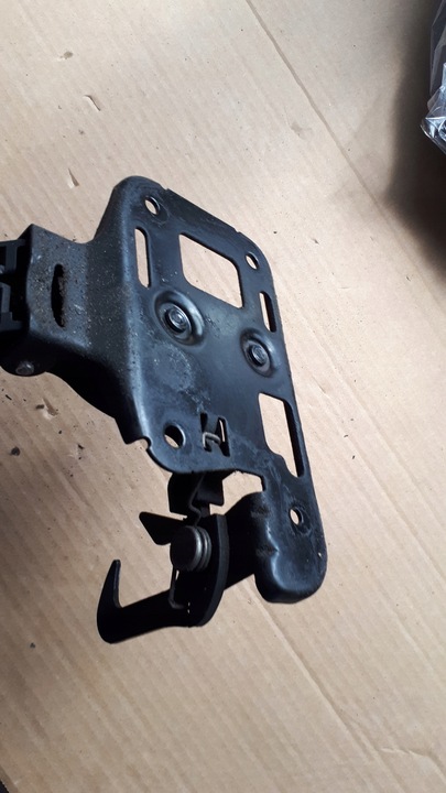 фото №6, A4 b8 s4 засов открывания капота 8t0823480 a5 s5