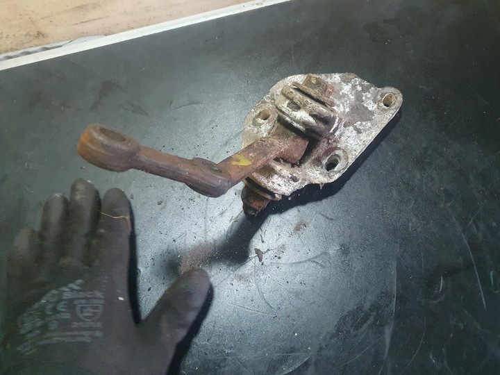 фото №11, Автомобіль fiat 126 малюк fsm кронштейн тяг кермових справний оригінал