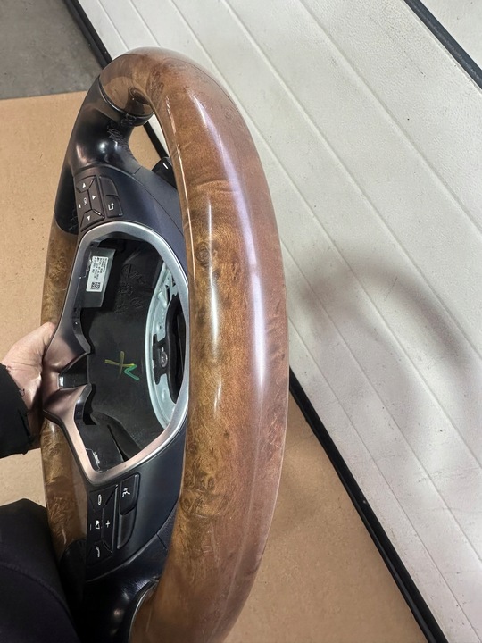 фото №15, Кермо, дерево, шкіра, пелюстки mercedes cls w218, e клас w212