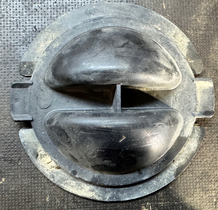 фото №2, Jeep grand cherokee wk2 заглушка підкрилки перед