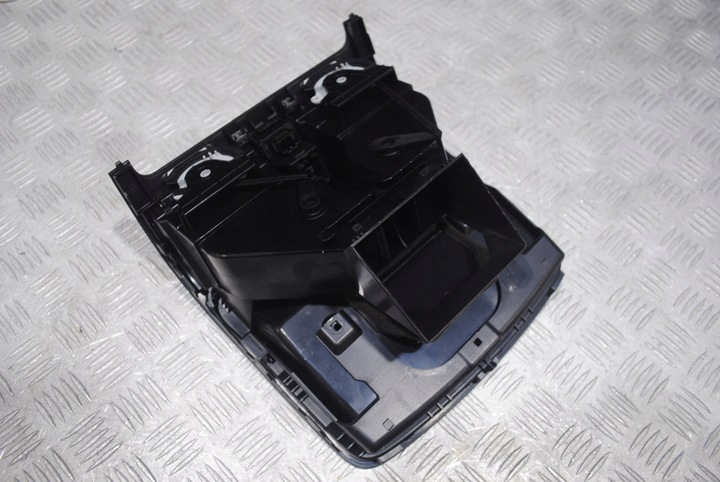 фото №7, Решітка повітропровід середня 1k0819743, 1k0857921a vw golf v hb