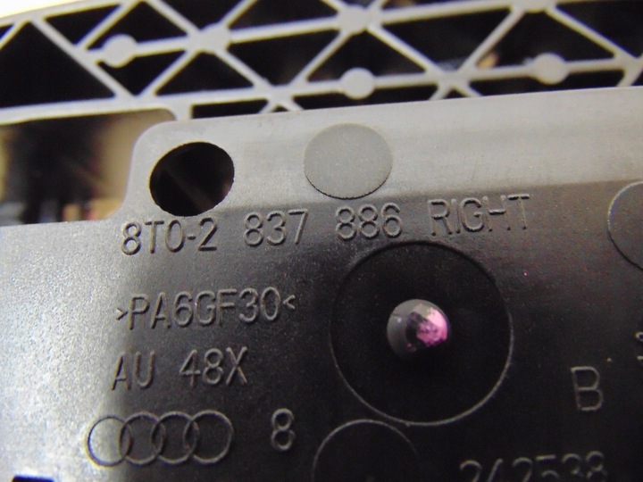 фото №11, Кронштейн кріплення ручка audi a4 a5 8t0837886