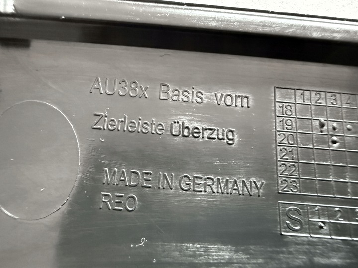 фото №9, Решётка заглушка планка передняя правая audi a3 8y0 - aso audi