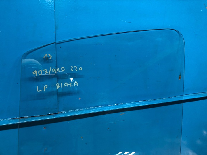 фото №2, Mercedes w907 w910 стекло левый перед левая передняя 2022 r