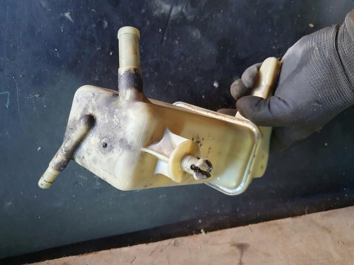 фото №7, Audi 80 b4 avant універсал 1.9 tdi бак бачок підсилювача оригінал