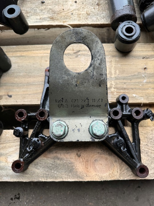 фото №1, Крепление кронштейн лапи двигателя mercedes actros mp 4 a4712031344