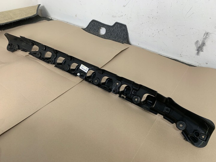 фото №12, Ford mustang mach-e rwd 21r кріплення ковзун бампера зад задній середній