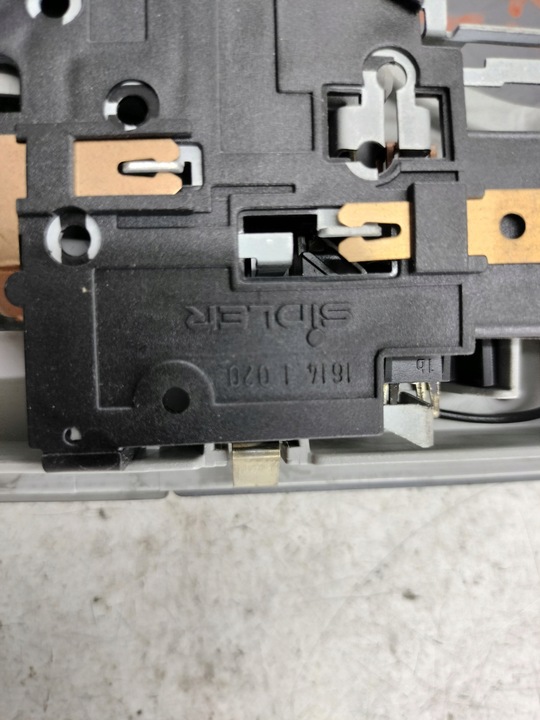 фото №5, Лампа внутренняя audi a3 8l 8l0947111d