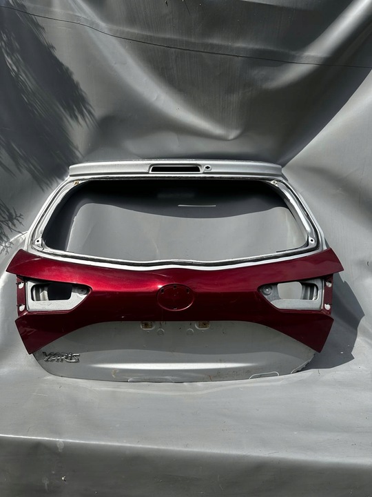 фото №15, Toyota yaris iii 3 рестайлінг 17- кришка задня накладка