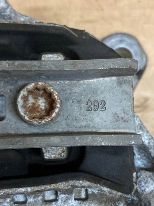 фото №8, Audi sq7 4.0 tdi подушка коробки коробки передач 8w0399156 4m0399118k