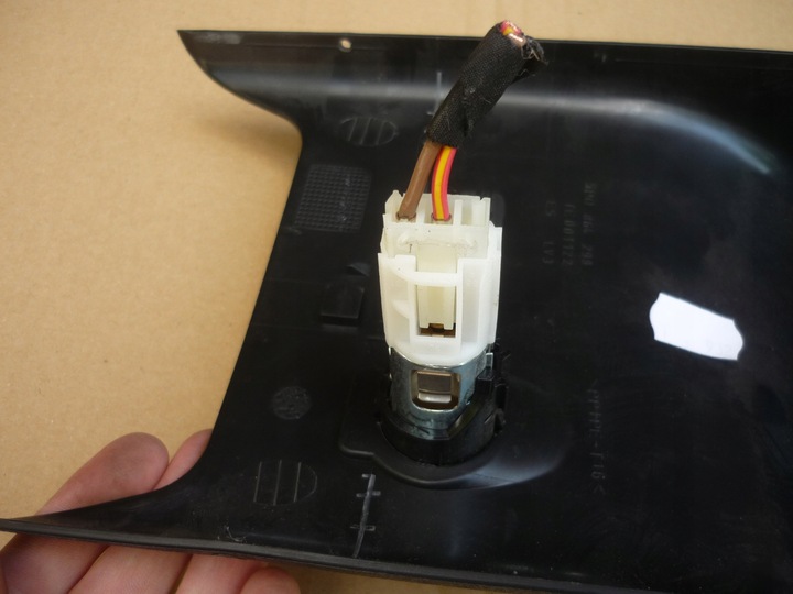 фото №8, Гніздо прикурювача тунелю середнього зад seat altea toledo iii 5p0864298