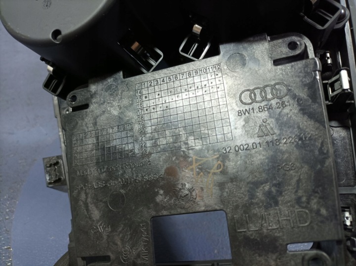 фото №7, Audi a5 f5 8w захист рамка тунелю середнього eu 8w1864261c