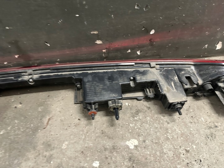 фото №11, Лампа накладка крышки зад audi e-tron 4ke945095b